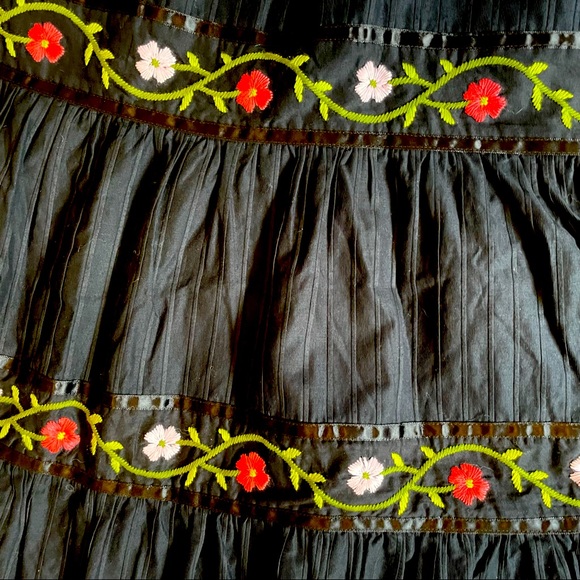 Venezia Black Skirt with Embroidered Flowers - Picture 8 of 8